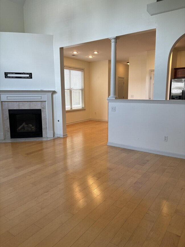 Building Photo - 1371 Island Town Dr