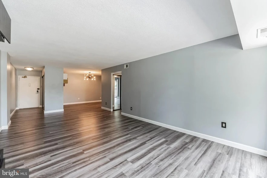 Building Photo - 1300 Army Navy Dr