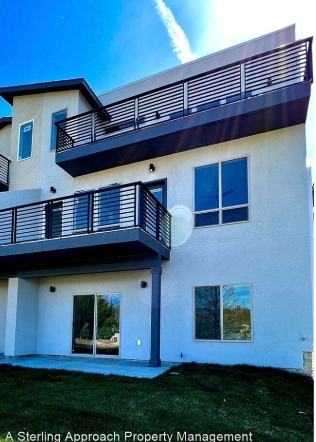Building Photo - Close to Micron! Luxury Town Home With Two...