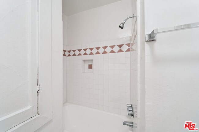 Building Photo - 1267 Vin Scully Ave