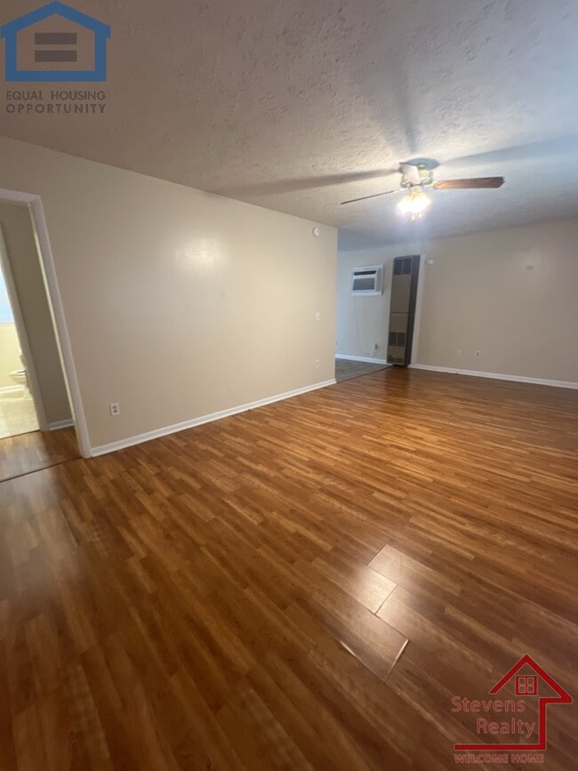 Building Photo - 1340 Hidden Valley Dr