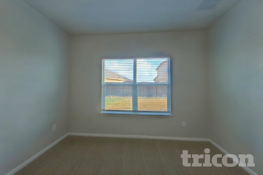 Building Photo - 15012 Custis Ln