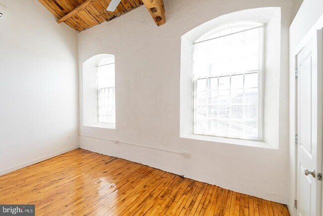Building Photo - 4 Leverington Ave
