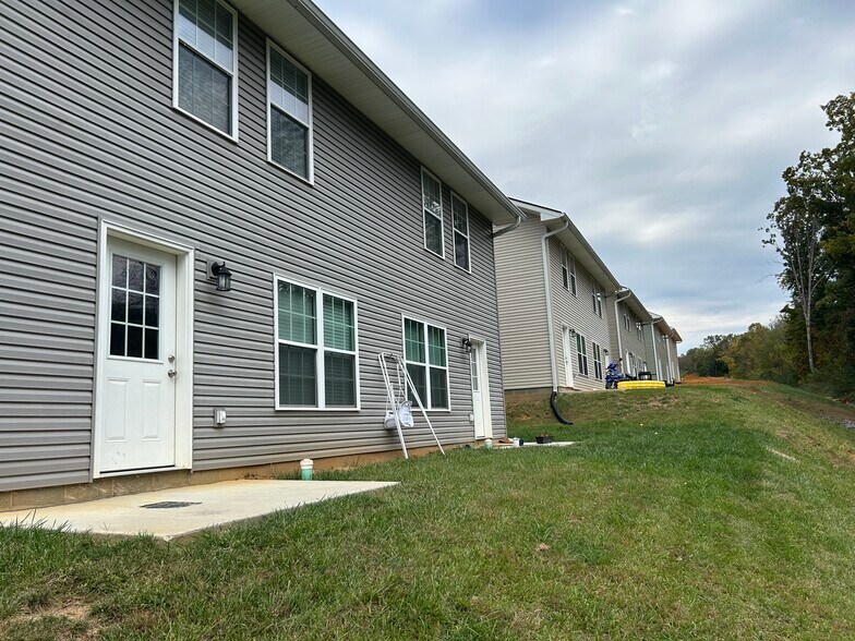 Building Photo - 252 Keswick Dr
