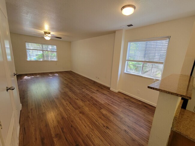 Building Photo - Two Story 3 Bedroom 2 Bath Condo in Chico for Rent!