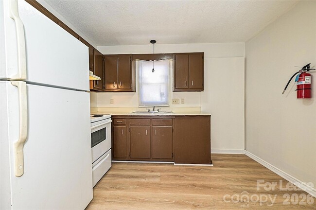 Building Photo - 268 Church St N