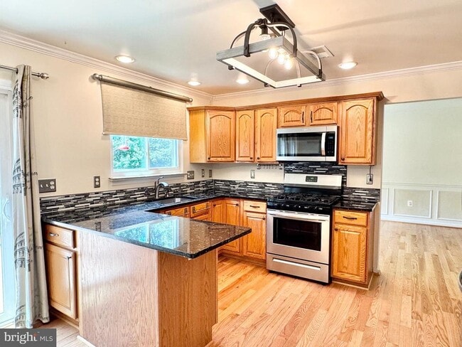 Building Photo - 53 Crestwood Ln