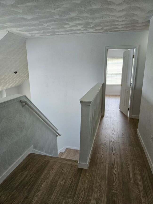 Building Photo - Newly Renovated Two-Story 4BR/2.5BA Home -...