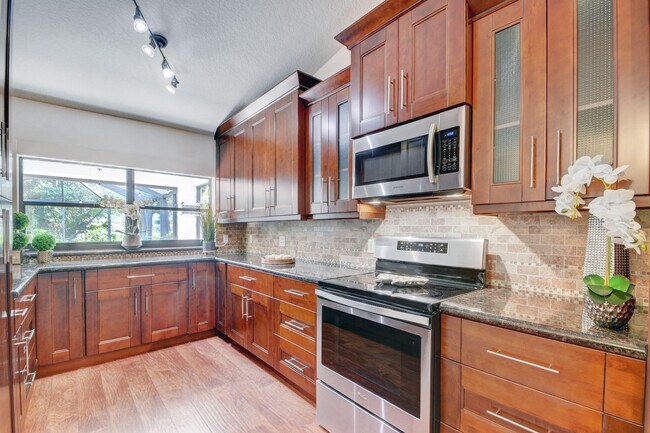 Building Photo - 2664 Yarmouth Dr