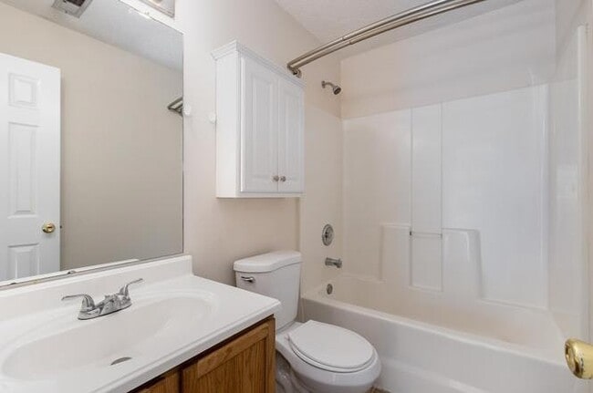 Building Photo - 3819 Northlake Dr