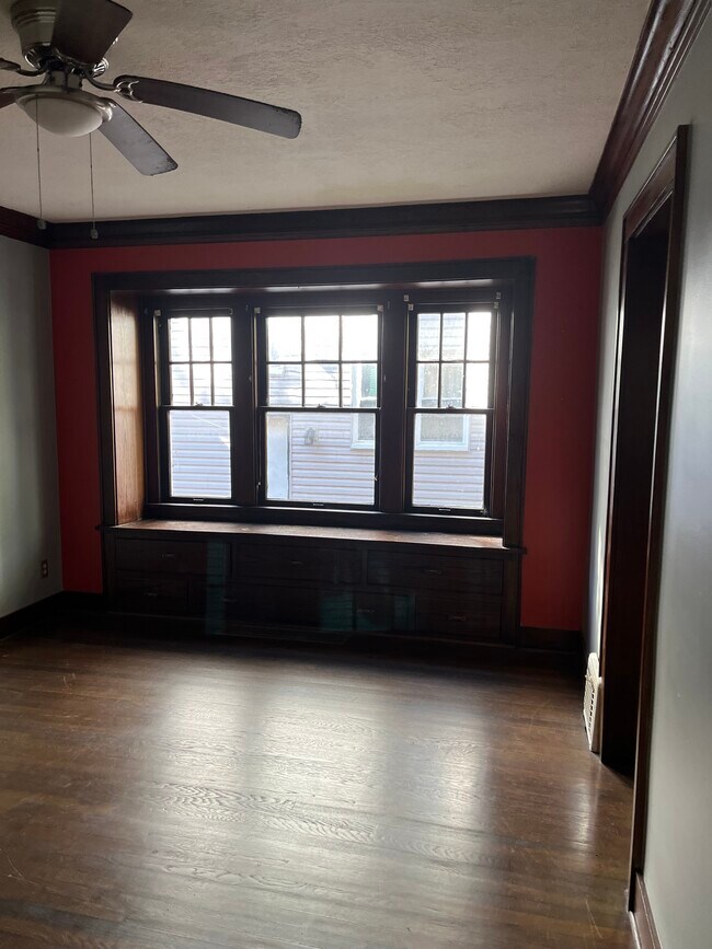 Dining room - 791 w exchange st