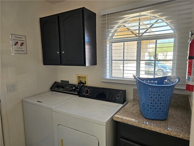 Building Photo - 2068 E Lago Grande Bay