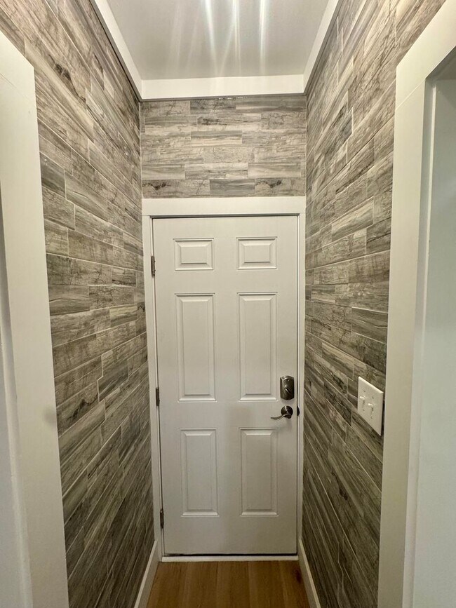 Building Photo - 2113 W Madison Ave