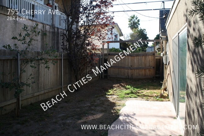Building Photo - 795 Cherry Ave