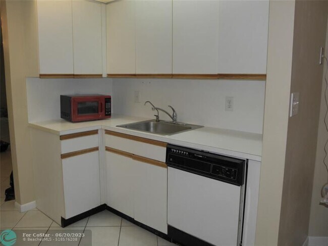 Building Photo - 1605 Abaco Dr