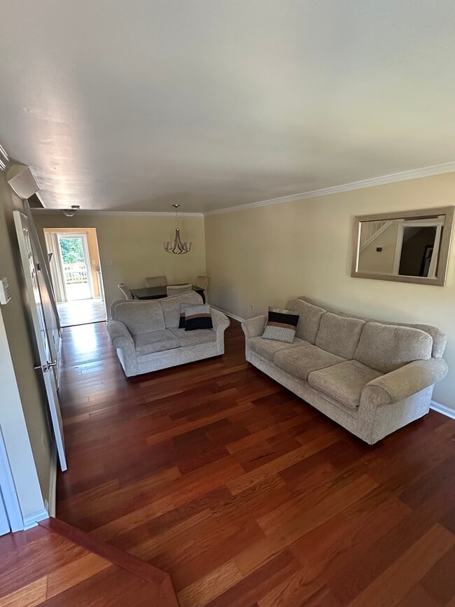 Building Photo - 8903 Rosewood Way