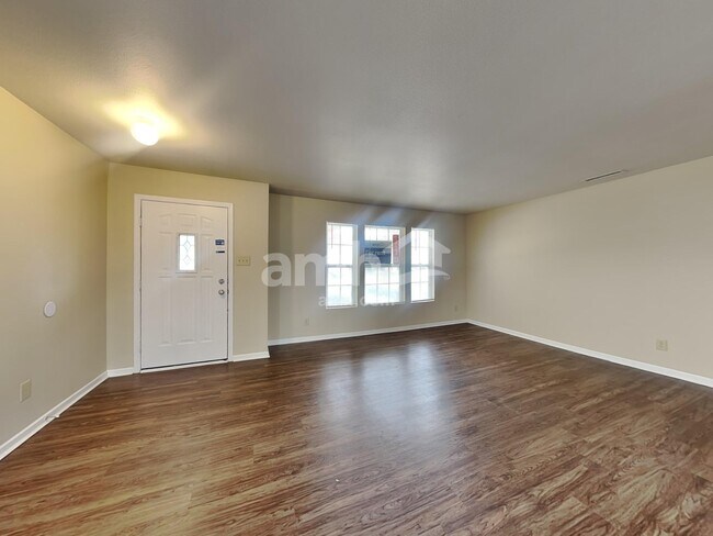 Building Photo - 467 Sedgewick Dr