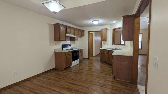 Building Photo - Spacious 3 Bedroom Home!