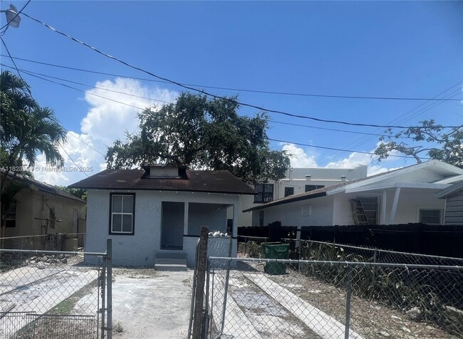 Building Photo - 1800 SW 3rd St