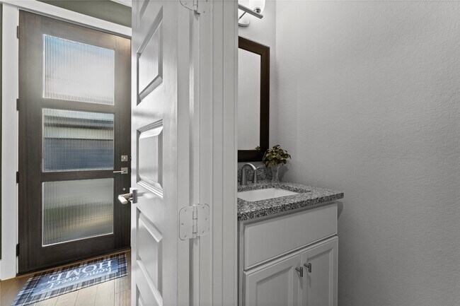 Building Photo - 817 Kamano Ave