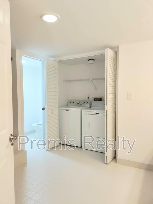 Building Photo - 14820 Rue De Bayonne
