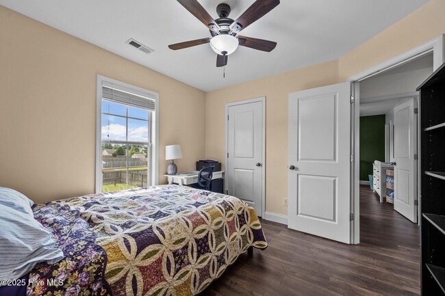 Building Photo - 300 Onyx Ct