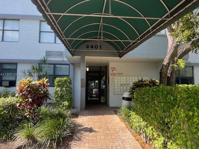 Building Photo - 2401 Riverside Dr