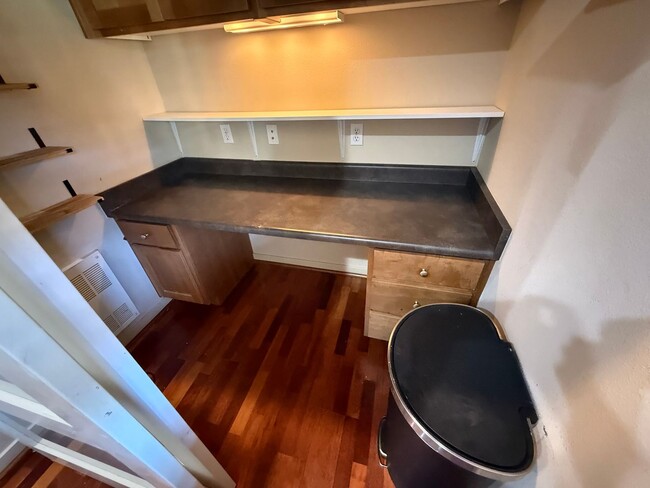 Building Photo - Experience Comfortable Living at The Camde...
