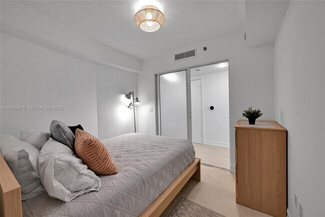 Building Photo - 1800 S Ocean Dr