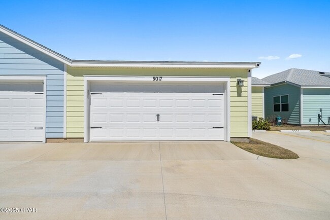 Building Photo - 9017 Parrot Pl