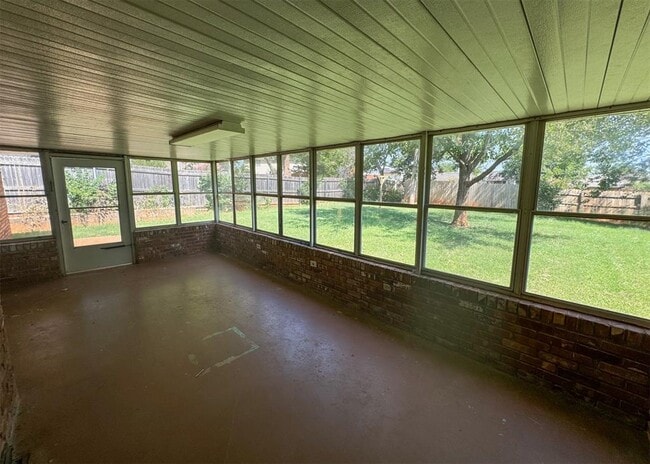 Building Photo - 345 Travis Cir
