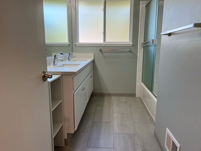 Building Photo - Renovated Sunnyvale House with Swimming Po...