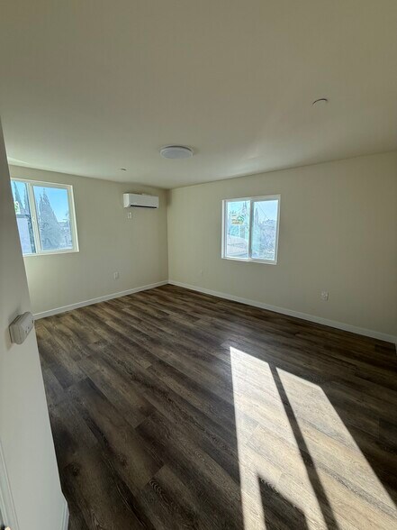 Building Photo - 1653 W 204th St