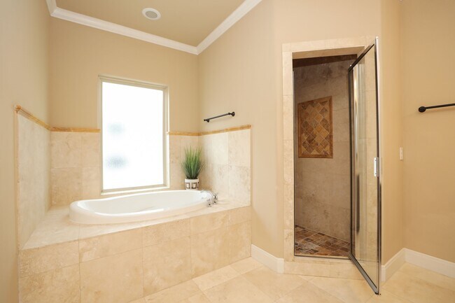 Building Photo - 11002 Upland Forest Dr