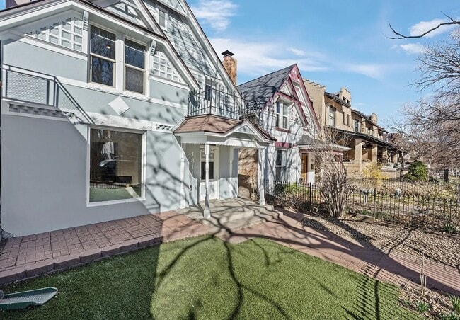 Building Photo - Victorian Gem next to Cheesman Park!