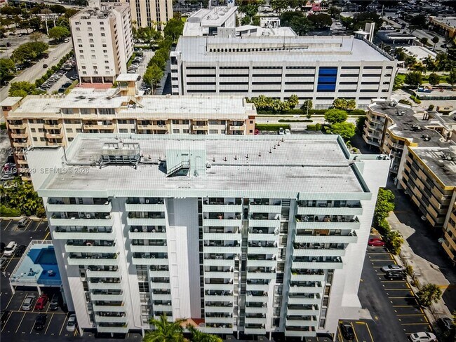 Building Photo - 1825 W 44th Pl