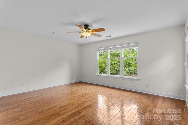 Building Photo - 1192 Hampton Gardens Ln