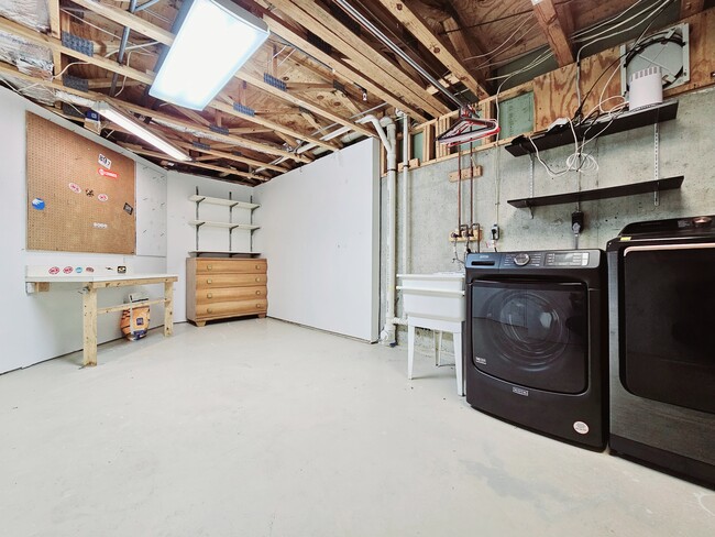 Building Photo - 435 Oakton Way