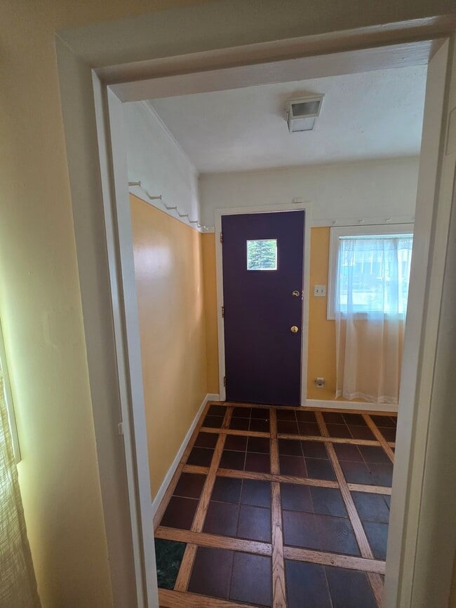 Building Photo - 1551 Sunrise Dr