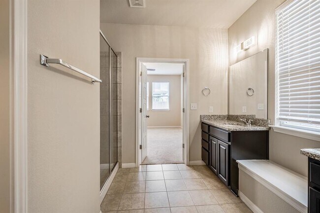 Building Photo - 244 E Broade St