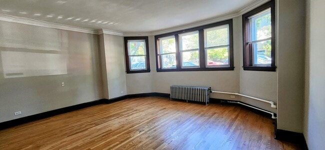 Building Photo - 1925 W Belle Plaine Ave