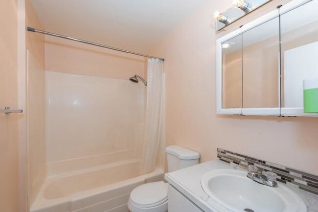 Building Photo - 2 bedroom in Lynnwood WA 98036