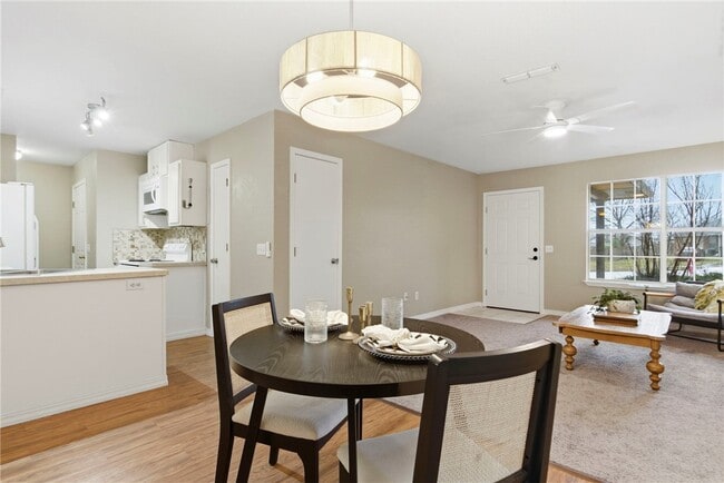 Building Photo - 932 S Curtis Ave