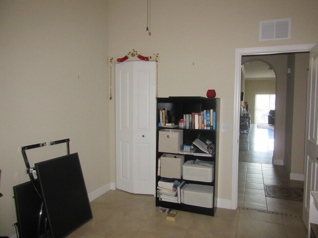 Building Photo - Lovely 3 BR / 2 BA Condo Located In Desira...