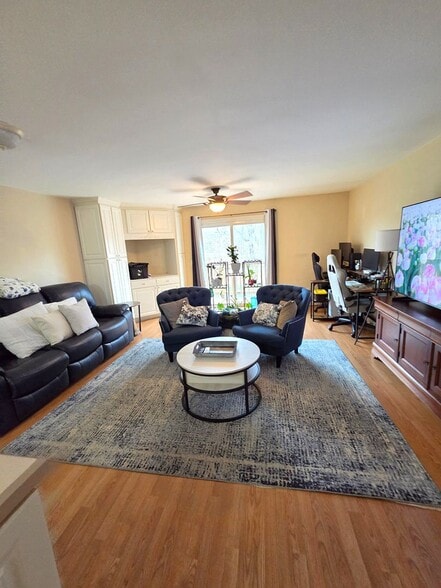 Building Photo - 4 Smithfield Rd