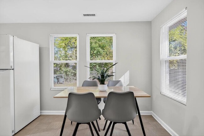 Building Photo - 830 Westwood Ave