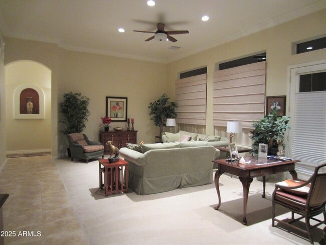 Building Photo - 5715 E la Privada Dr