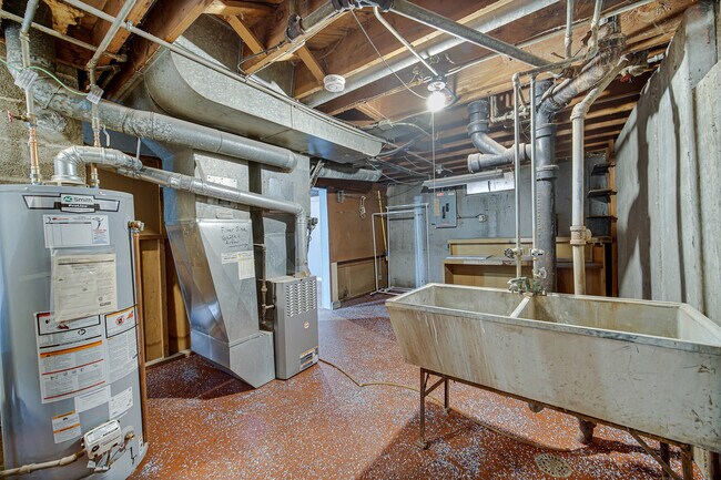 Building Photo - 2611 Ellen Ave