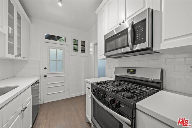 Building Photo - 1218 N La Cienega Blvd