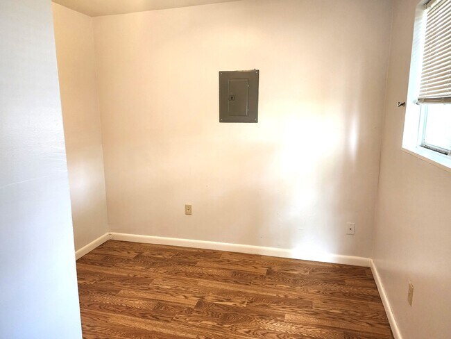 Building Photo - 3884 N West River Rd